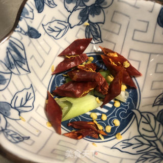 炝炒圆白菜的做法步骤：2