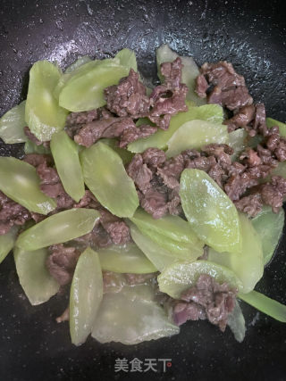 莴笋炒牛肉的做法步骤：8