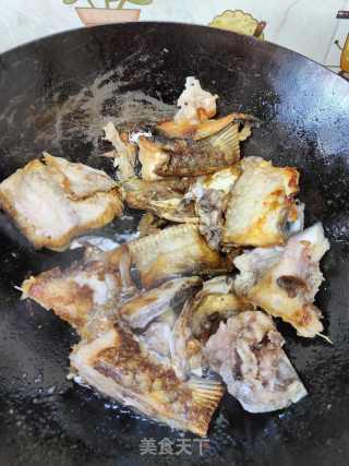 酸汤鱼头粉条的做法步骤：7