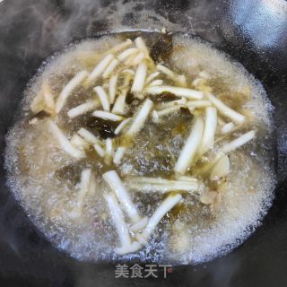 酸汤鱼头粉条的做法步骤：12