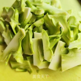 五花肉炒西兰花的做法步骤：2