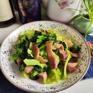 五花肉炒西兰花的做法步骤：10