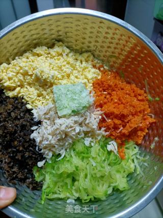 西葫芦鸡蛋蒸饺的做法步骤：1