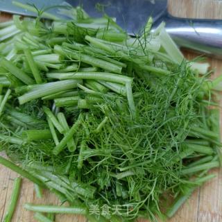 鸡胸肉炒茴香杆的做法步骤：2