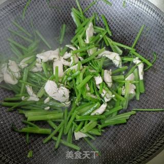 鸡胸肉炒茴香杆的做法步骤：10