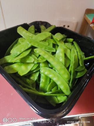 牛肉炒荷兰豆的做法步骤：2