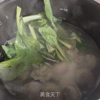 酸汤荷包蛋馄饨的做法步骤：4