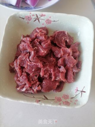 洋葱炒牛肉的做法步骤：2