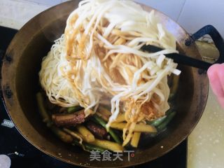 排骨焖面的做法步骤：17