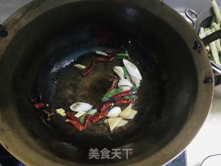 过油豆角的做法步骤：2