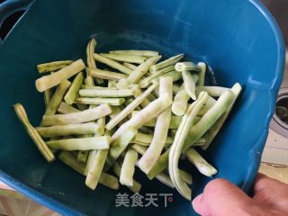 干煸四季豆的做法步骤：1