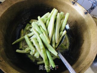 干煸四季豆的做法步骤：4