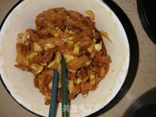 青椒榨菜肉丝的做法步骤：1