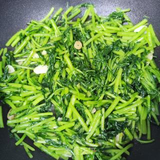 蒜片炒茼蒿的做法步骤：5