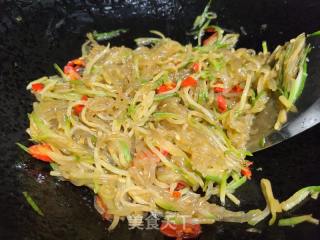 萝卜丝粉条卷饼的做法步骤：1