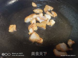 鸡肉炒韭菜的做法步骤：2