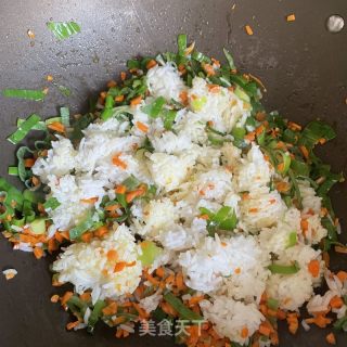 蛋炒饭的做法步骤：7