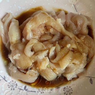 包菜炒鸡胸肉的做法步骤：1