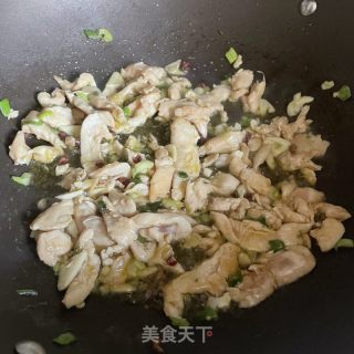 包菜炒鸡胸肉的做法步骤：6