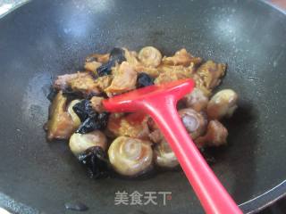 黑木耳蘑菇烧烤麸的做法步骤：9