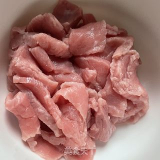青椒炒牛肉片的做法步骤：1