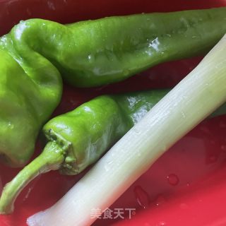 青椒炒牛肉片的做法步骤：2