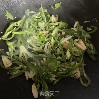 青椒炒牛肉片的做法步骤：8