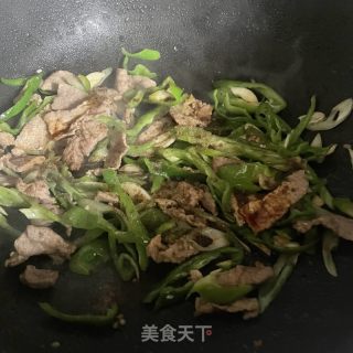 青椒炒牛肉片的做法步骤：9