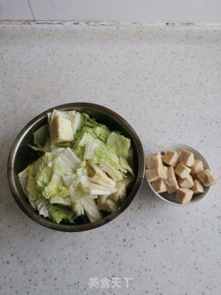 白菜烩冻豆腐的做法步骤：2