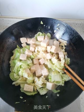 白菜烩冻豆腐的做法步骤：5