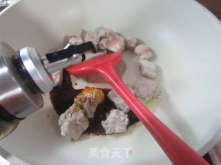黑木耳魔芋结炒仔排的做法步骤：5