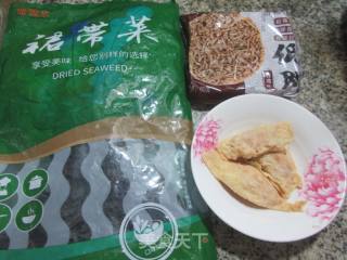 裙带菜蛋饺荞麦面的做法步骤：1