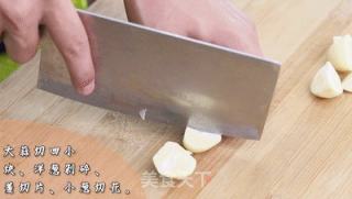 洋葱焖鸡的做法步骤：1