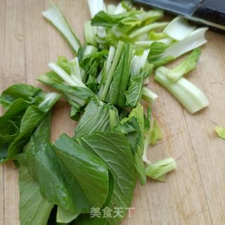 午餐肉油菜炒小鸡枞菌的做法步骤：3