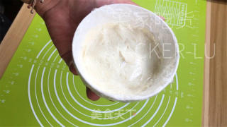 汤种吐司，膨胀拉丝到没朋友，又香又软，好吃到爆。的做法步骤：2