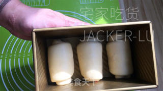 汤种吐司，膨胀拉丝到没朋友，又香又软，好吃到爆。的做法步骤：14