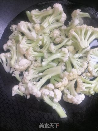炒花菜的做法步骤：1