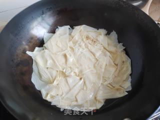 排骨煎蛋生菜豆皮汤的做法步骤：3