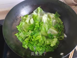 排骨煎蛋生菜豆皮汤的做法步骤：7