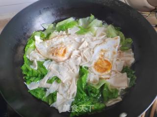 排骨煎蛋生菜豆皮汤的做法步骤：8
