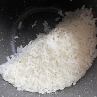 番茄鸡蛋烩饭的做法步骤：1