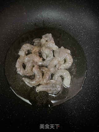 莴笋炒虾仁的做法步骤：4