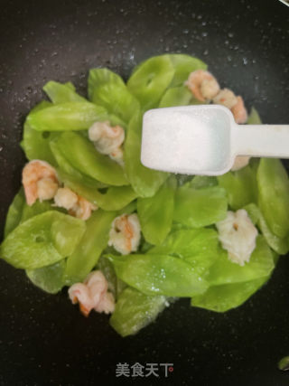 莴笋炒虾仁的做法步骤：6