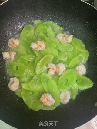 莴笋炒虾仁的做法步骤：7