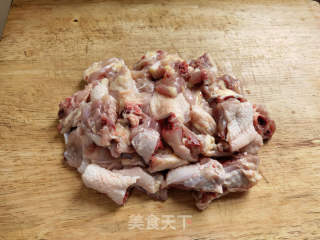 美味炒鸡肉的做法步骤：1
