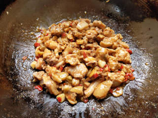 美味炒鸡肉的做法步骤：7