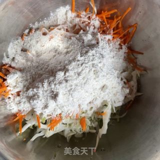 胡萝卜包菜鸡蛋饼的做法步骤：3