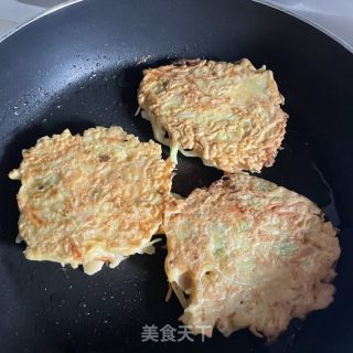 胡萝卜包菜鸡蛋饼的做法步骤：6