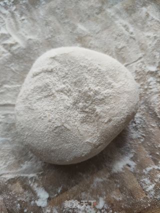 手擀面条的做法步骤：1