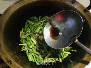 家常蒜苔炒肉的做法步骤：5
